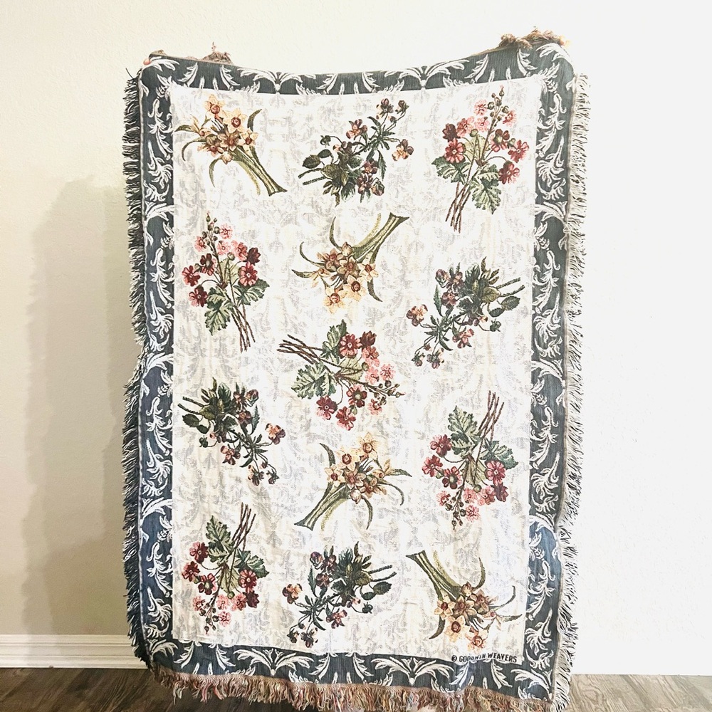 Elegant Floral Tapestry Blanket